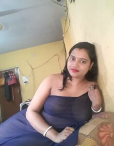 Newly married bhabhi seducing photos in transparent