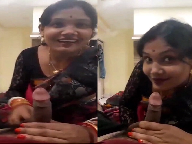cute expression bhabhi in saree with Desi