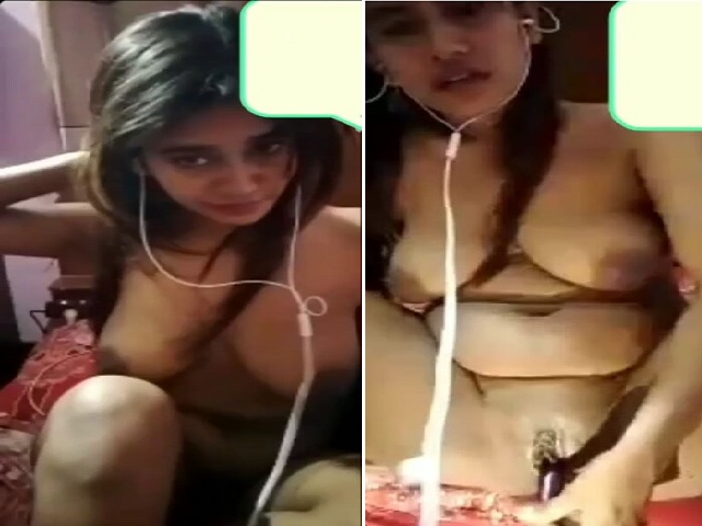 naked girlfriend masturbating pussy on video