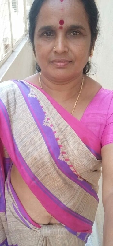 Telugu ammayi big boobs showing selfie pics for