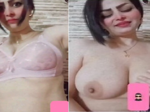 desi MILF big boobs showing on video call viral