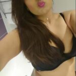 Desi Arabic girl selfie with kissing pose