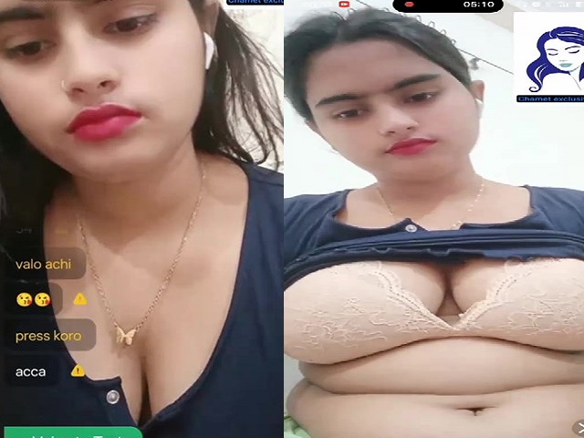 gorgeous Indian college girl live cam show goes