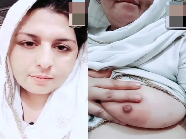 Pakistan MILF nude boobs showing on video