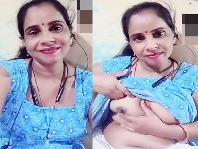 desi bhabhi squeezing boobs and lowering panty to