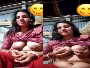 Bengali boudi naughty big boobs showing and