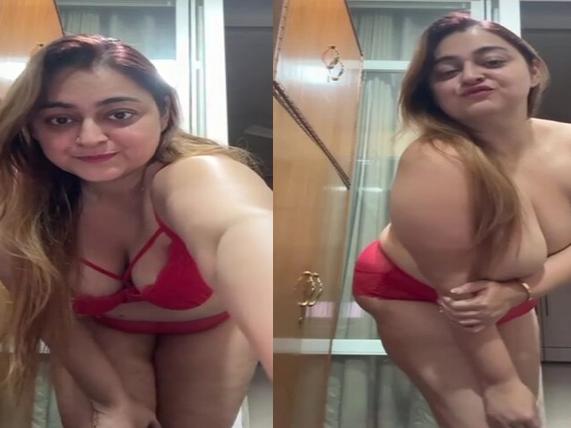chubby girl striptease naked show for boyfriend viral