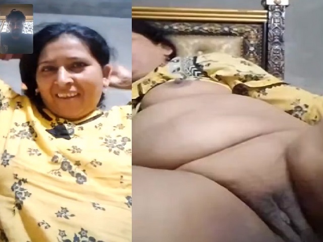 mature desi lady showing her body parts and fingering