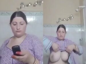 BBW showing huge tits and fat pussy to secret