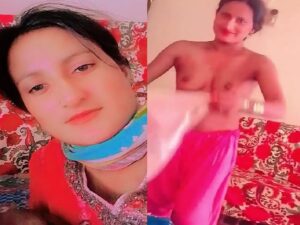 Pakistani wife dress change in front of secret