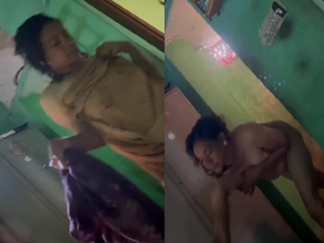 mom walking naked from bathroom caught by