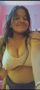 tanker girlfriend huge boobs showing selfie